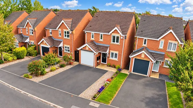 Marine Crescent, Wordsley, DY8, photo 1