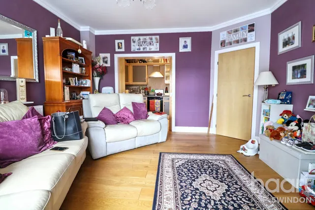 Holbrook Way, Swindon, SN1, photo 2