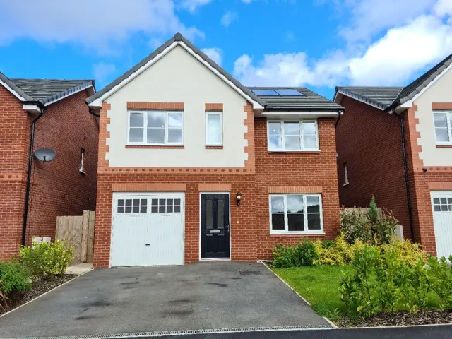 Aldcliffe Court, Adlington, PR6, photo 1