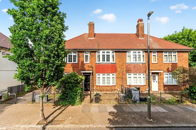 Godley Road, London, photo 1