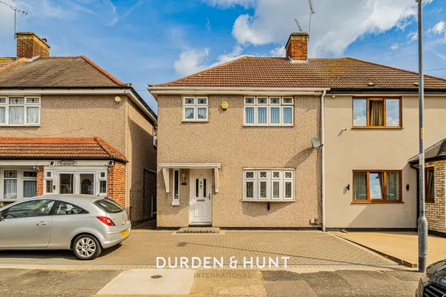 Thorntons Farm Avenue, Romford, RM7, photo 1