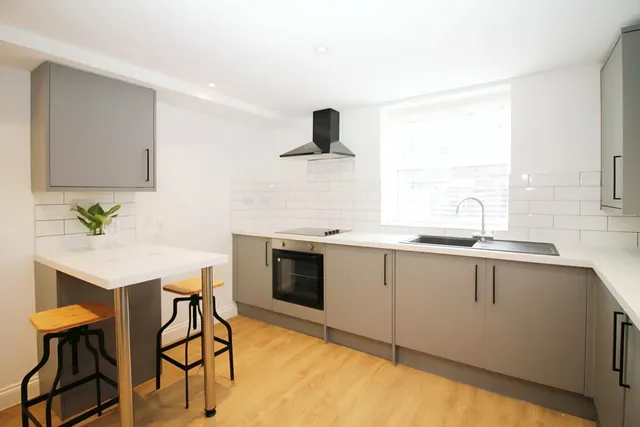 Back Carberry Road, Hyde Park, LS6, photo 1