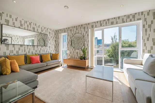 Reynard Way, Brentford, TW8, photo 2