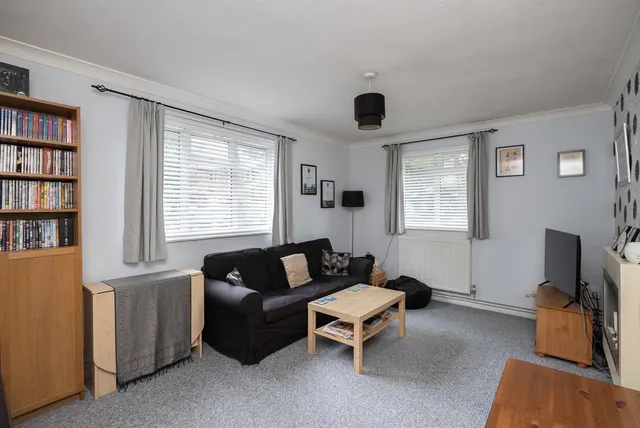 Springfield Road, Westcott, RH4, photo 2
