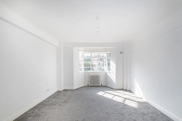 Streatham Hill Corner Fielde, SW2, photo 2