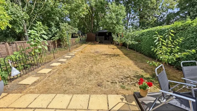 Farmclose Road, Wootton, photo 3