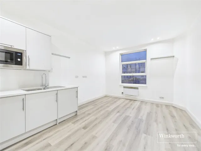 3 bedroom flat — West Hendon Broadway, 151-153, West Hendon Broadway, London, NW9