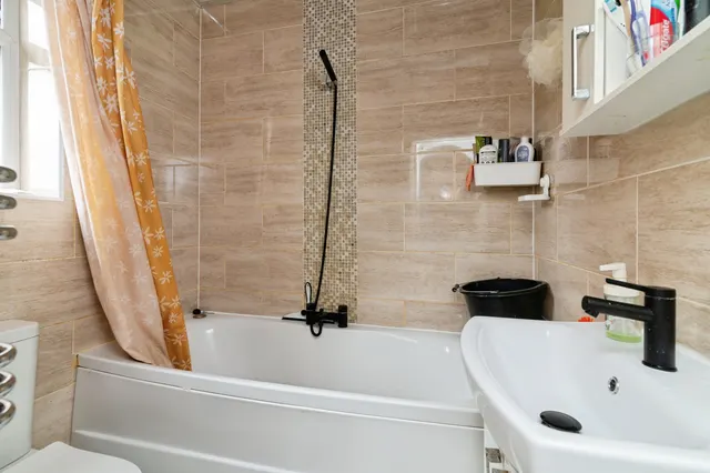 Frinton Road, Nottingham, NG8, photo 3