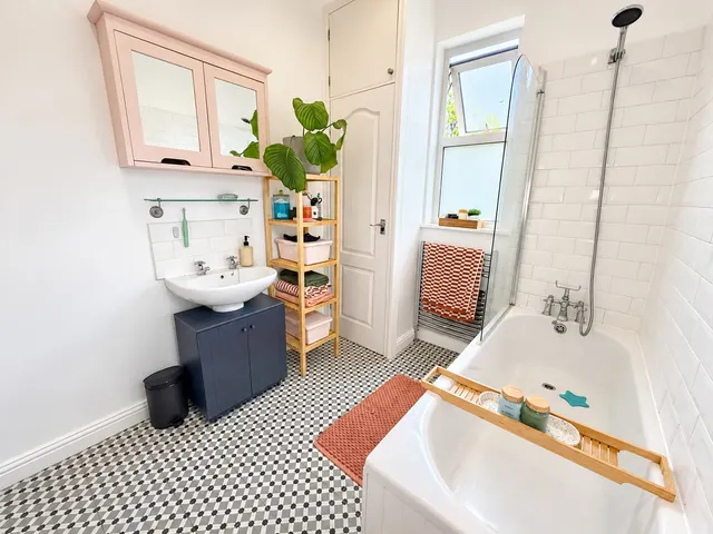 Belgrave Crescent, Woodsmoor, SK2, photo 3