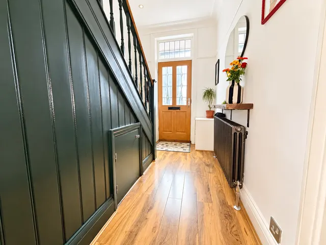 Belgrave Crescent, Woodsmoor, SK2, photo 2