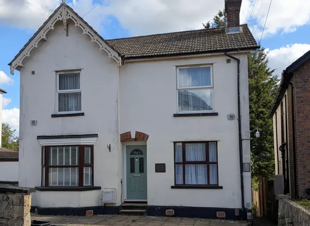 Woodlands Road, RH1, photo 1
