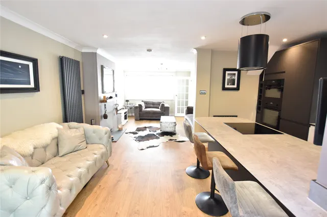 Nash Close, Farnborough, GU14, photo 3