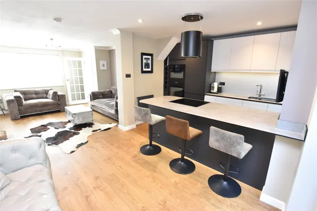 Nash Close, Farnborough, GU14, photo 2