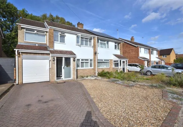 Nash Close, Farnborough, GU14, photo 1