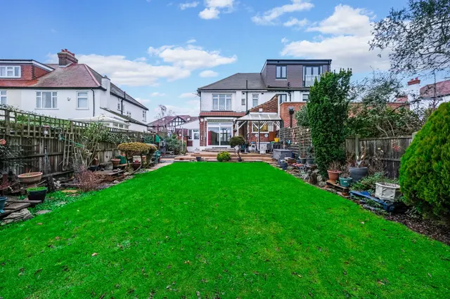 Nevin Drive, North Chingford, E4, photo 1