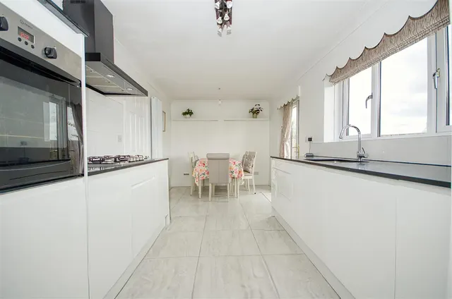 Photo 3 — Hilldene Way, West End, Southampton, Hampshire, SO30 3DW