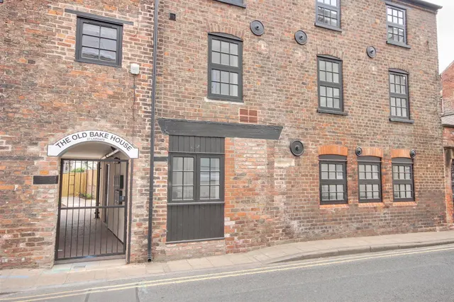 27 Lairgate, Beverley, photo 1