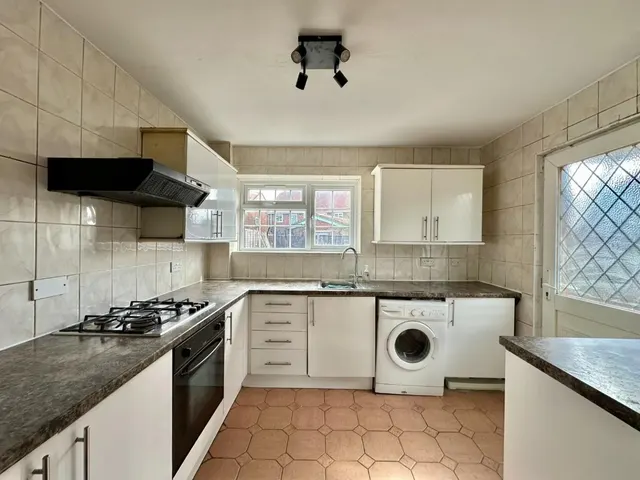 Corwell Lane, Uxbridge, UB8, photo 3