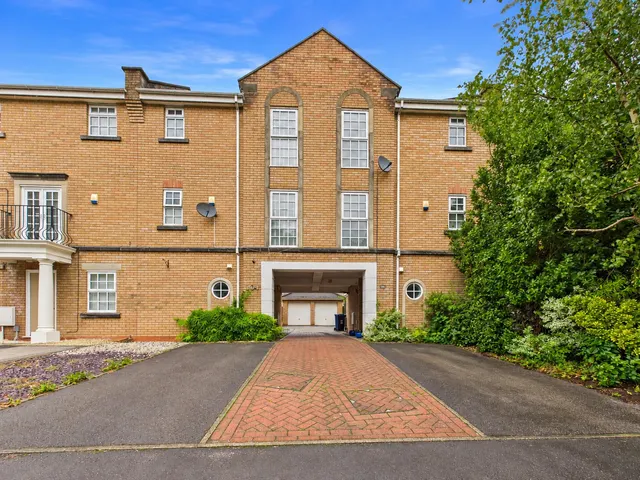 Holland House Road, Walton Le Dale, PR5, photo 1