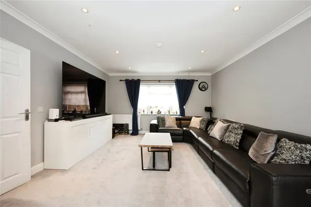 Middle Hill, Egham, TW20, photo 3