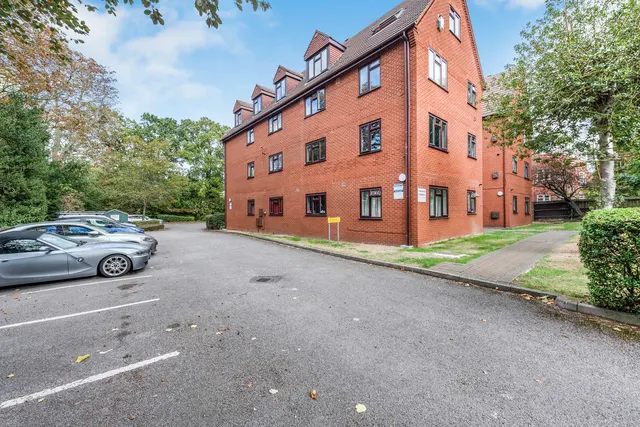 Castlebar Park, London Fees Apply, W5, photo 3