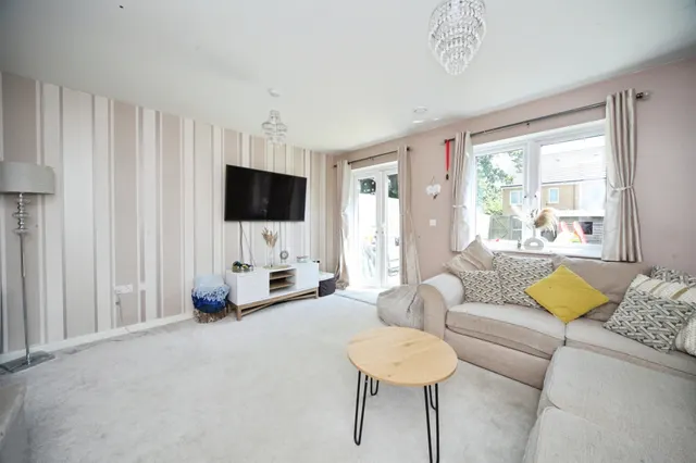 Landau Close, Luton, LU1, photo 3