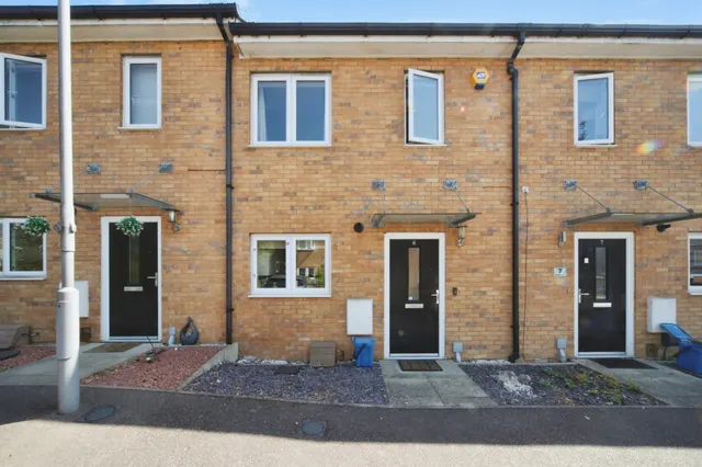 Landau Close, Luton, LU1, photo 1