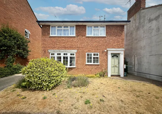 Rothschild Road, Wing LU7 0NL, photo 1