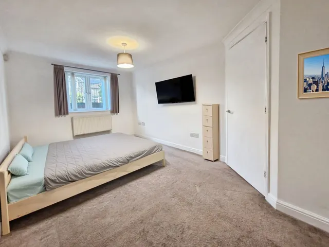Photo 2 — 115 Vesper Road, Kirkstall