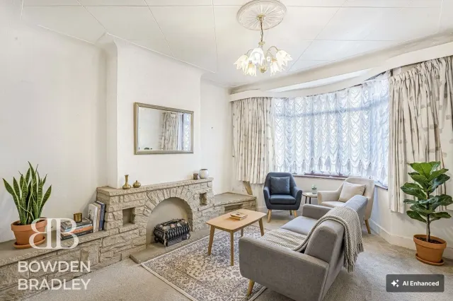Clinton Crescent, Hainault, IG6, photo 2