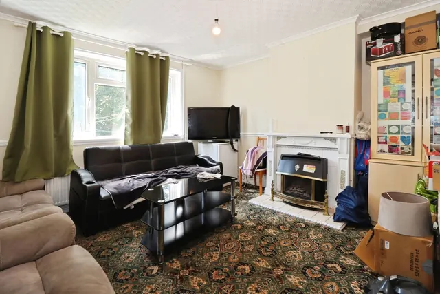 Photo 3 — Hogarth Walk, Bristol, Somerset, BS7