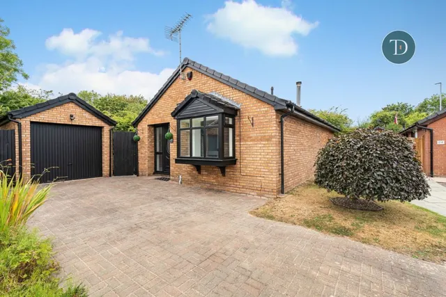 St. Marks Crescent, Great Sutton, CH66 2XD, photo 1