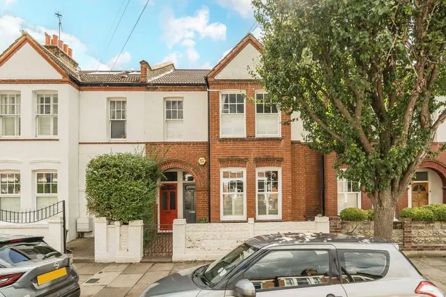 Quinton Street, SW18, photo 1