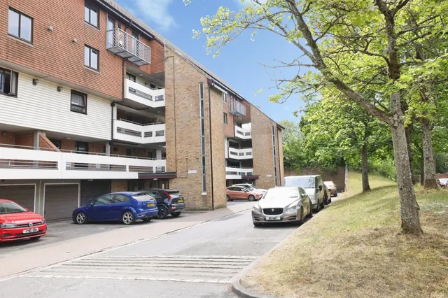 Kingsway Gardens, Andover, photo 1