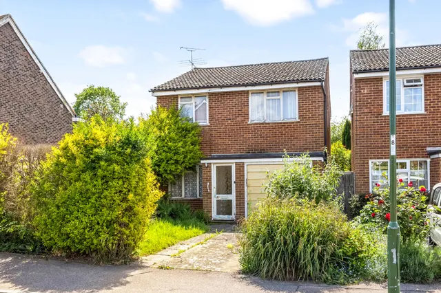Swindon Road, Horsham, RH12, photo 1