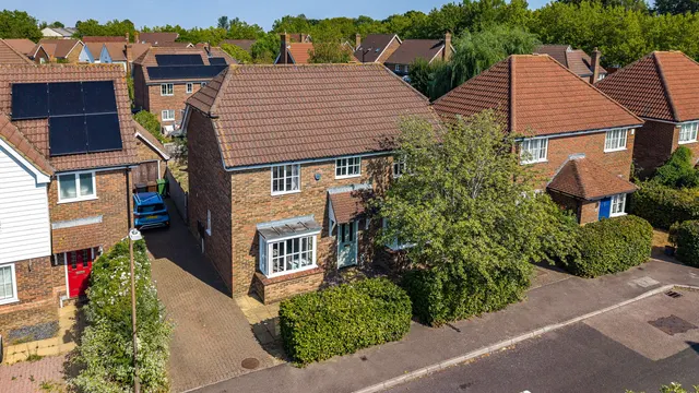Buttercup Close, Paddock Wood, TN12, photo 1