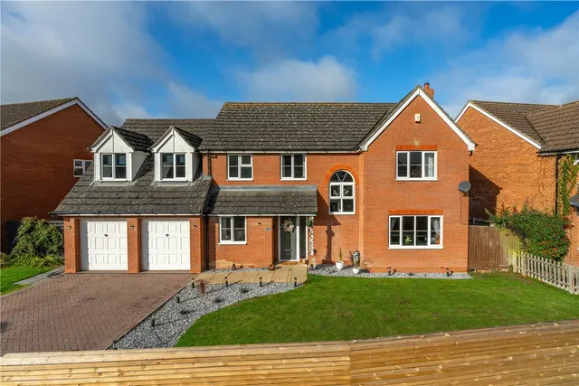 St. Johns Drive, Corby Glen, NG33, photo 1
