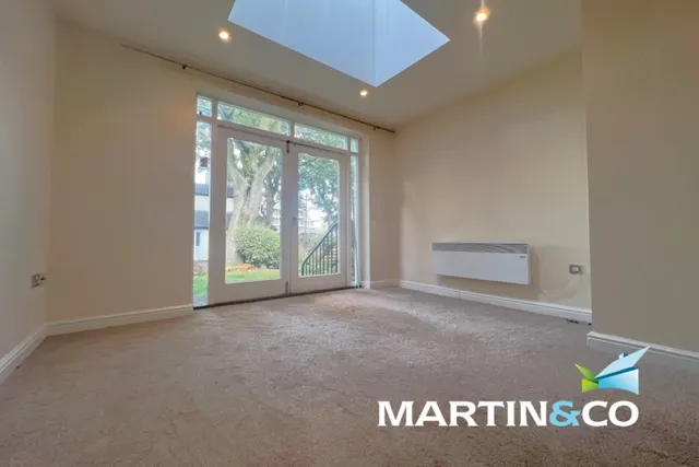 Photo 2 — Wentworth Terrace, 3 Wentworth Terrace, Wakefield