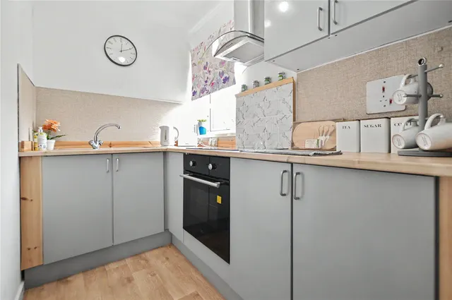 Wood Crescent, Rothwell, LS26, photo 3