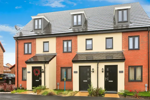 Burnham Crescent, Hampton Woods, Peterborough, photo 1