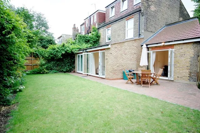 Hatfield Road, Chiswick, photo 1