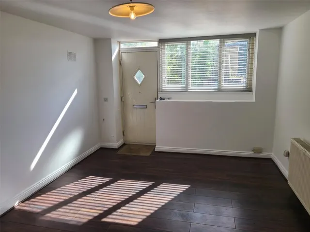 Thornhill Road, Dewsbury, WF12, photo 3