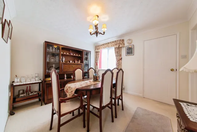 Larch Close, Bourne, PE10, photo 3