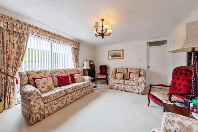 Larch Close, Bourne, PE10, photo 2