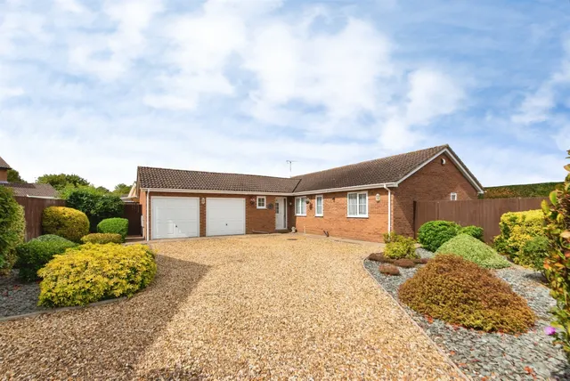 Larch Close, Bourne, PE10, photo 1