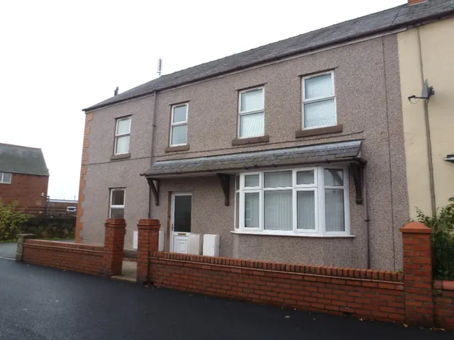 Hall Street, Rhosllanerchrugog, LL14, photo 1