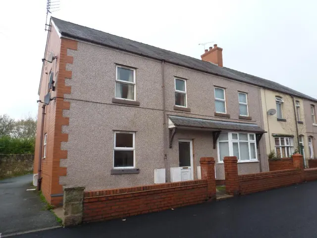Hall Street, Rhosllanerchrugog, LL14, photo 2