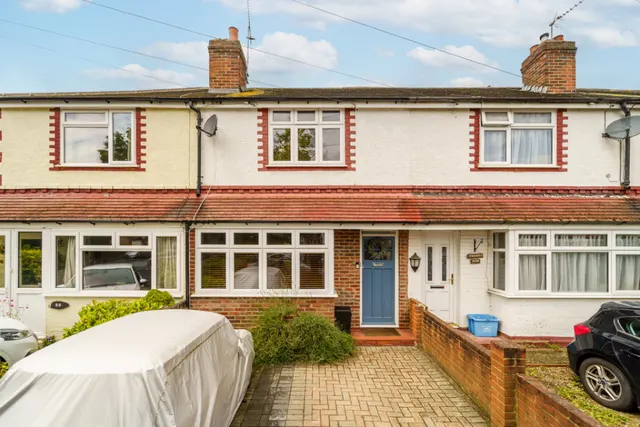 Fenton Avenue, Staines-upon-Thames, photo 1