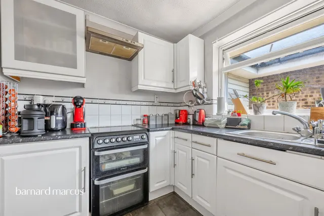 Photo 2 — Mortlake Close, Croydon