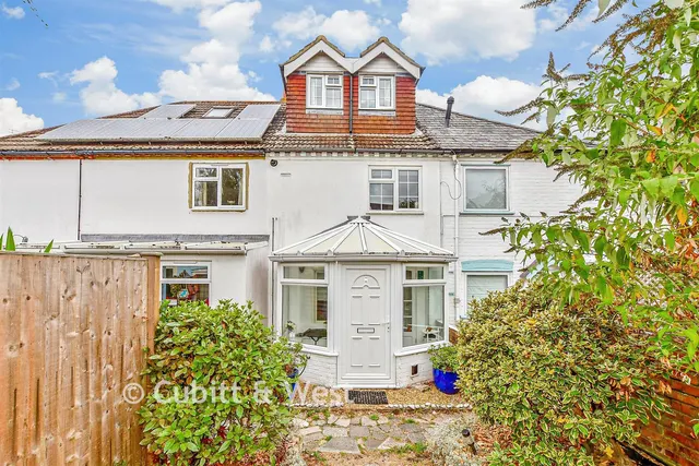Lumley Road, Emsworth, PO10, photo 1